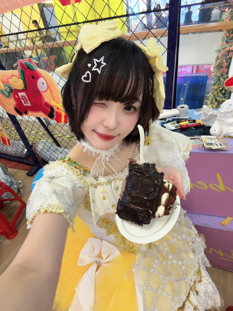 苗苗Yumena 报告！已吃上饭！！！ 