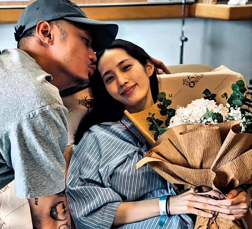 余文乐离婚声明写得比婚礼誓词还感人，我看完只有一个想法：你俩早干嘛去了？

声明
