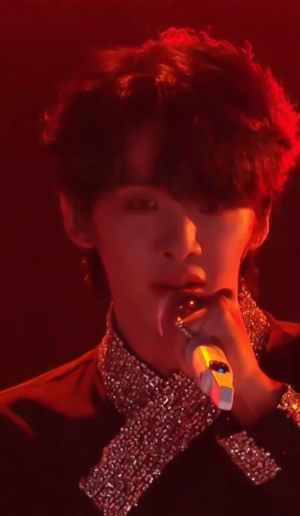 黄牛都知道王赫野的右脸好看了 不得不说黄牛这市场洞察力绝了！野子哥演唱会右面台价