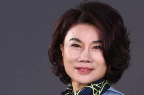 1991年，董明珠上门讨要42万货款，经销商却说：“再发50万的货，卖完一起结！