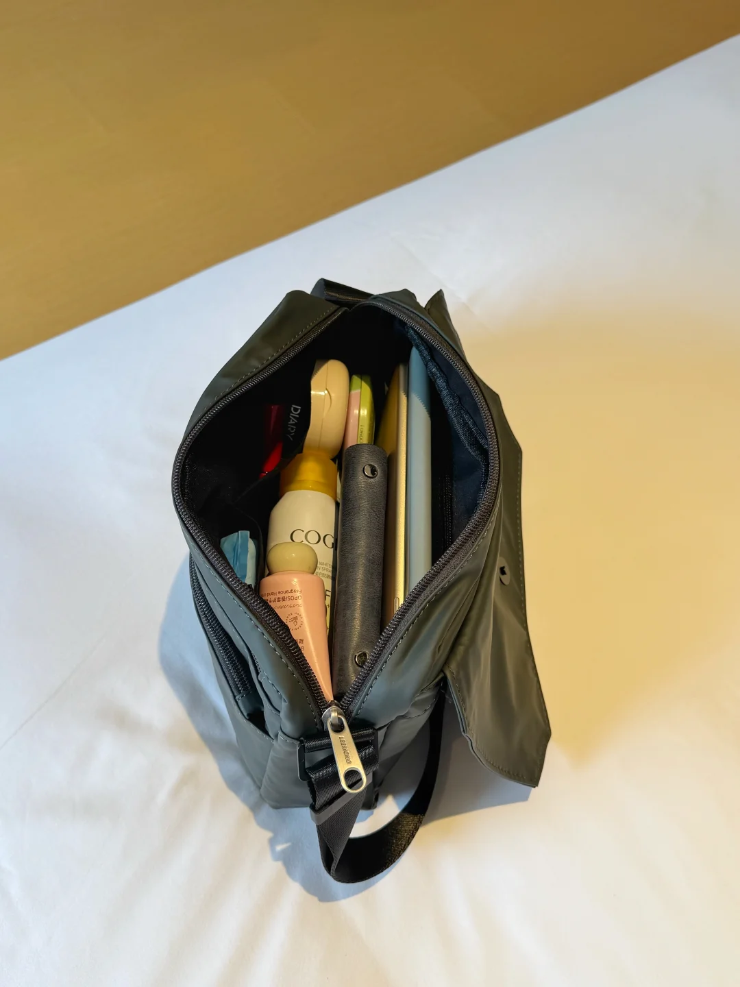 我的旅行搭子✈️ 小口袋超级多的轻便斜挎包