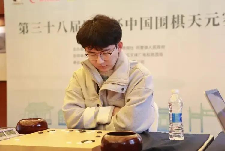 从天元战丁浩的失败找找与申真谞的差距




同里杯中国围棋天元战是我国最悠久的