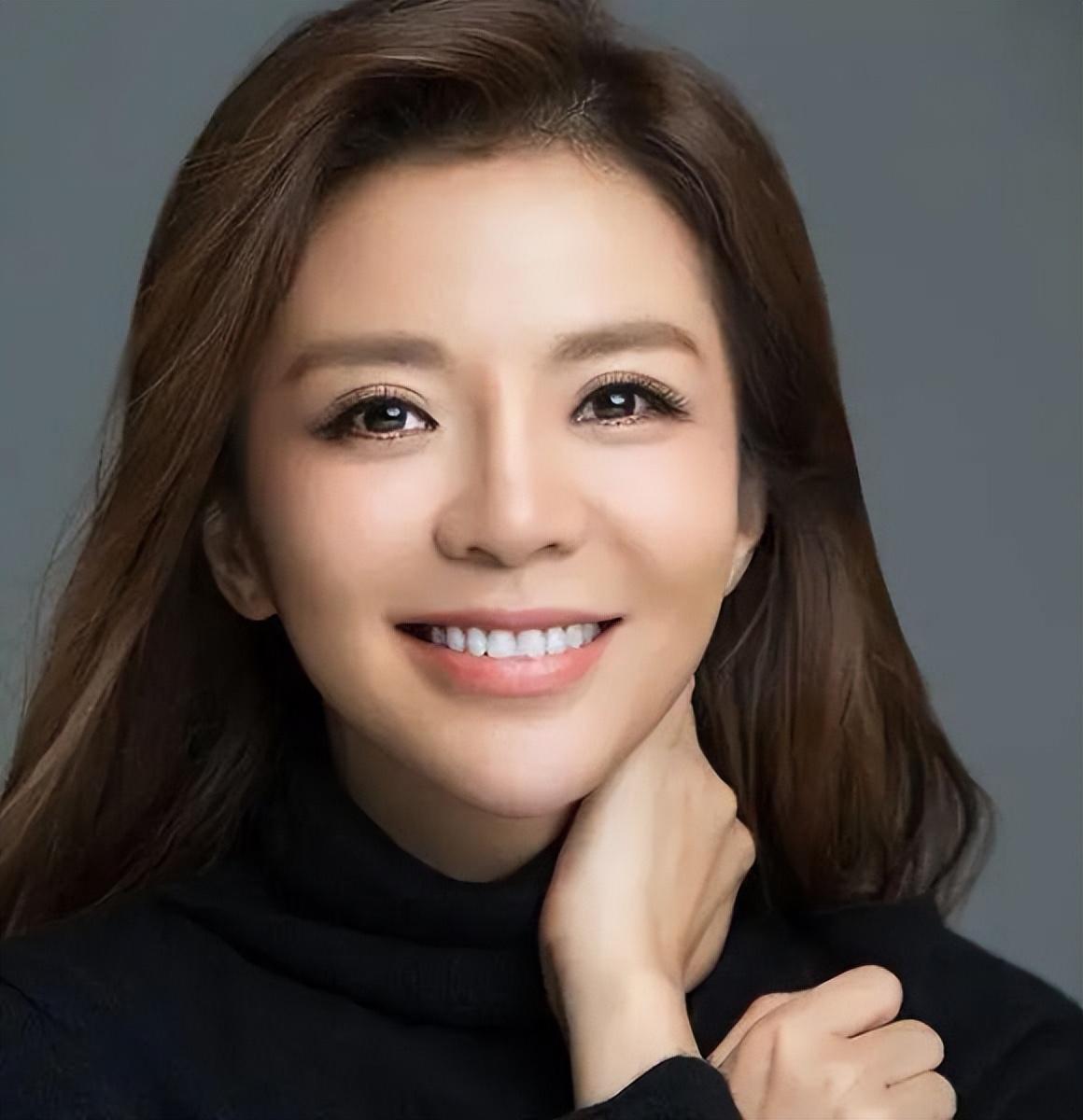 17岁患癌、34岁甲状腺癌复发，
如今51岁的她半年跑了两场半马，
能想到，这个