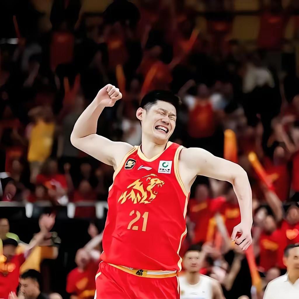 上海男篮签下胡金秋彻底没戏，胡金秋现在只剩下两条路可走。
​之前上海男篮一直是最