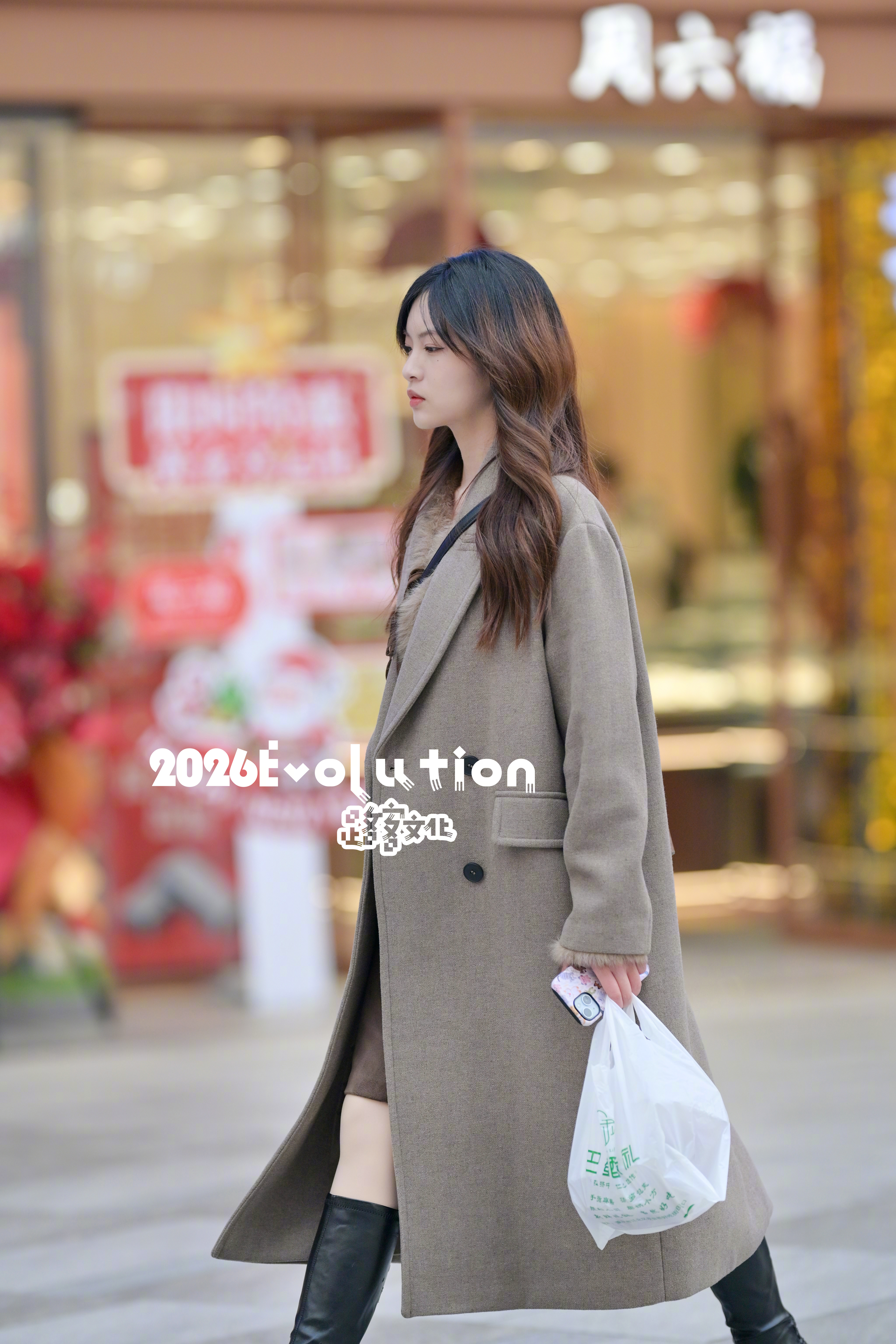 多少有点心事的样子 