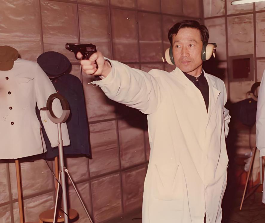 1983年的中国社会治安，正处在建国后最为动荡的一段时期。经历特殊年代之后，民间