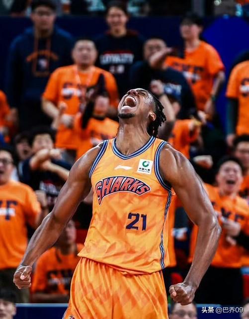 36岁怀特塞德狂揽26板碾压广东！昔日NBA盖帽王在CBA依旧统治篮下

3月2