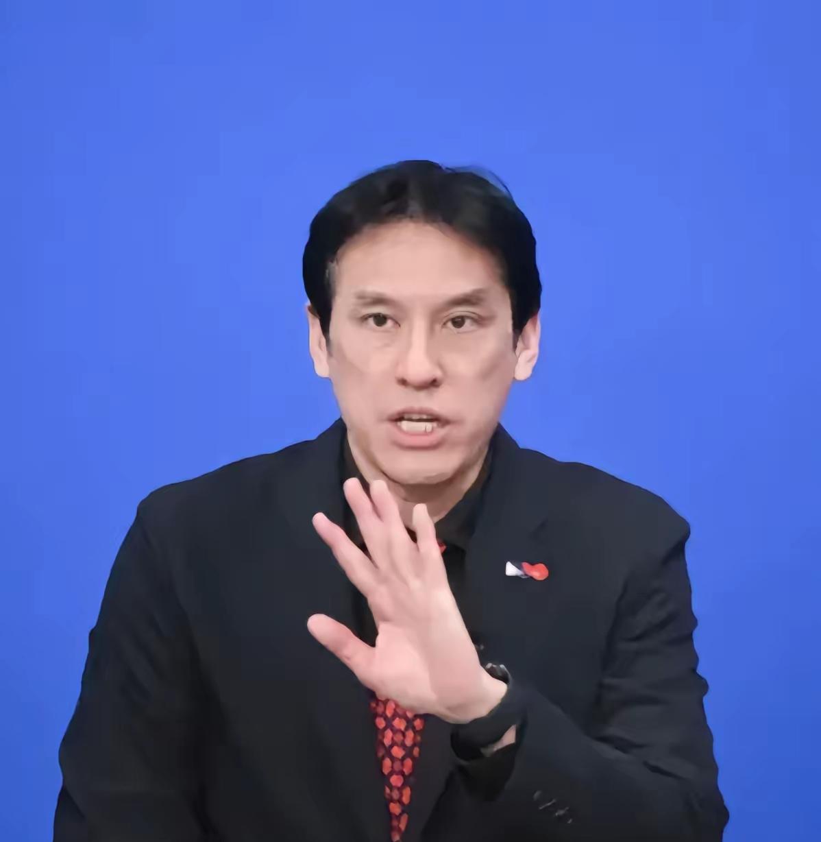 黄伟瀚真会替民进党想，黄伟瀚又发表高见，对在野党抗议日菲在台湾家门口划经济海域，