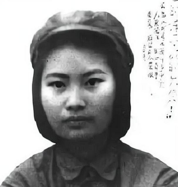 1950 年，丁佑君被土匪轮番侵犯一整夜。随后，敌人又扒光她的衣服，给她灌辣椒水