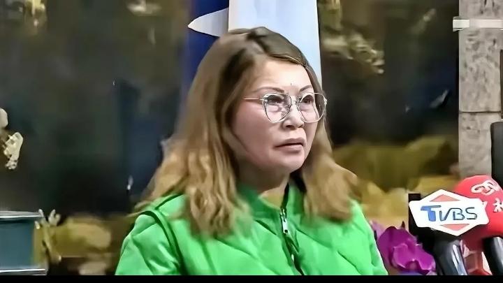 全网刷屏！郑丽文这回真被问住了！街头被台湾女生怼得哑口无言：当年日本占台湾问过百