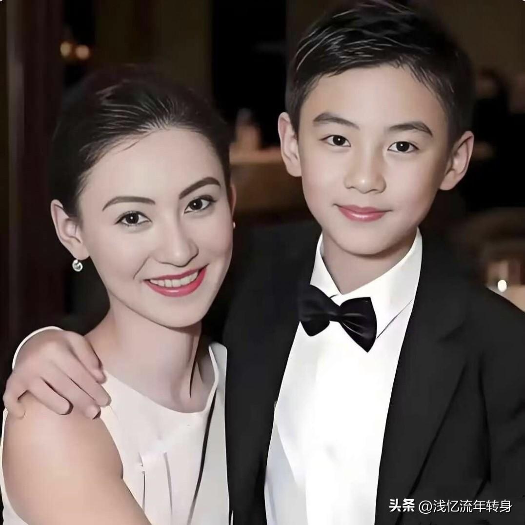 张柏芝的“小王子”，哪是秘密？不过是单亲妈妈的硬核护盾
 
小王子并非秘密，是张