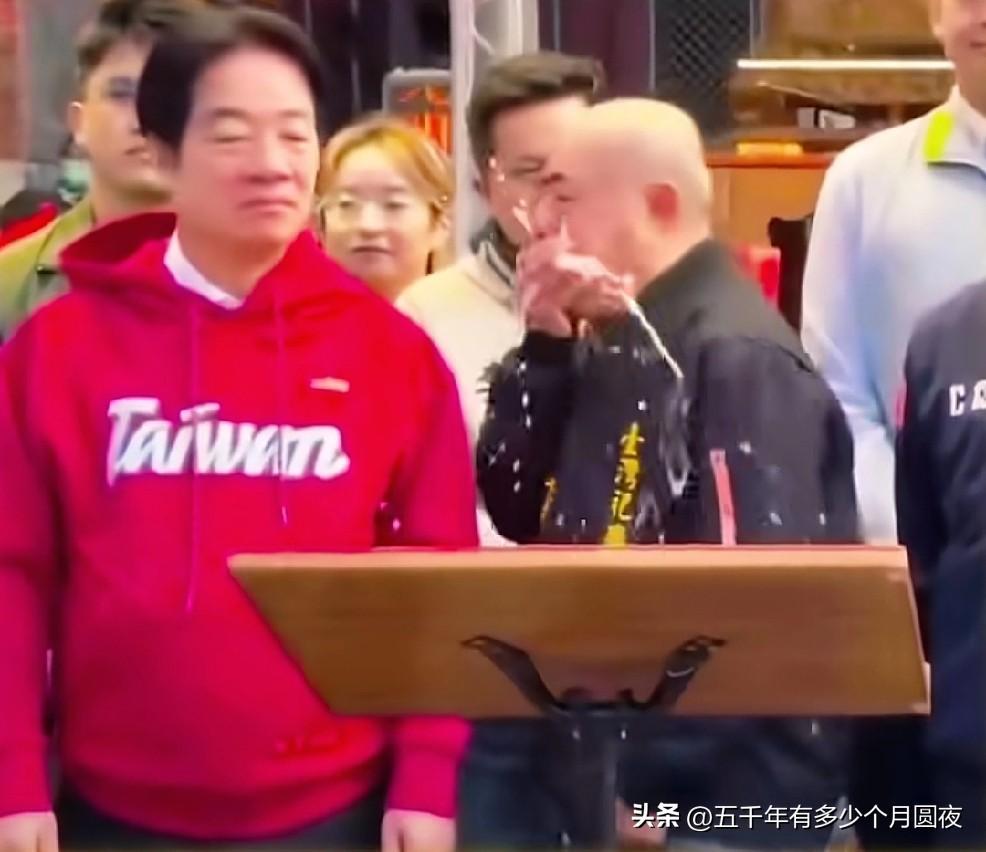 赖清德真是“令人作呕”啊，这“喷泉”的力道，
我试过，
必须得十瓶啤酒以上。