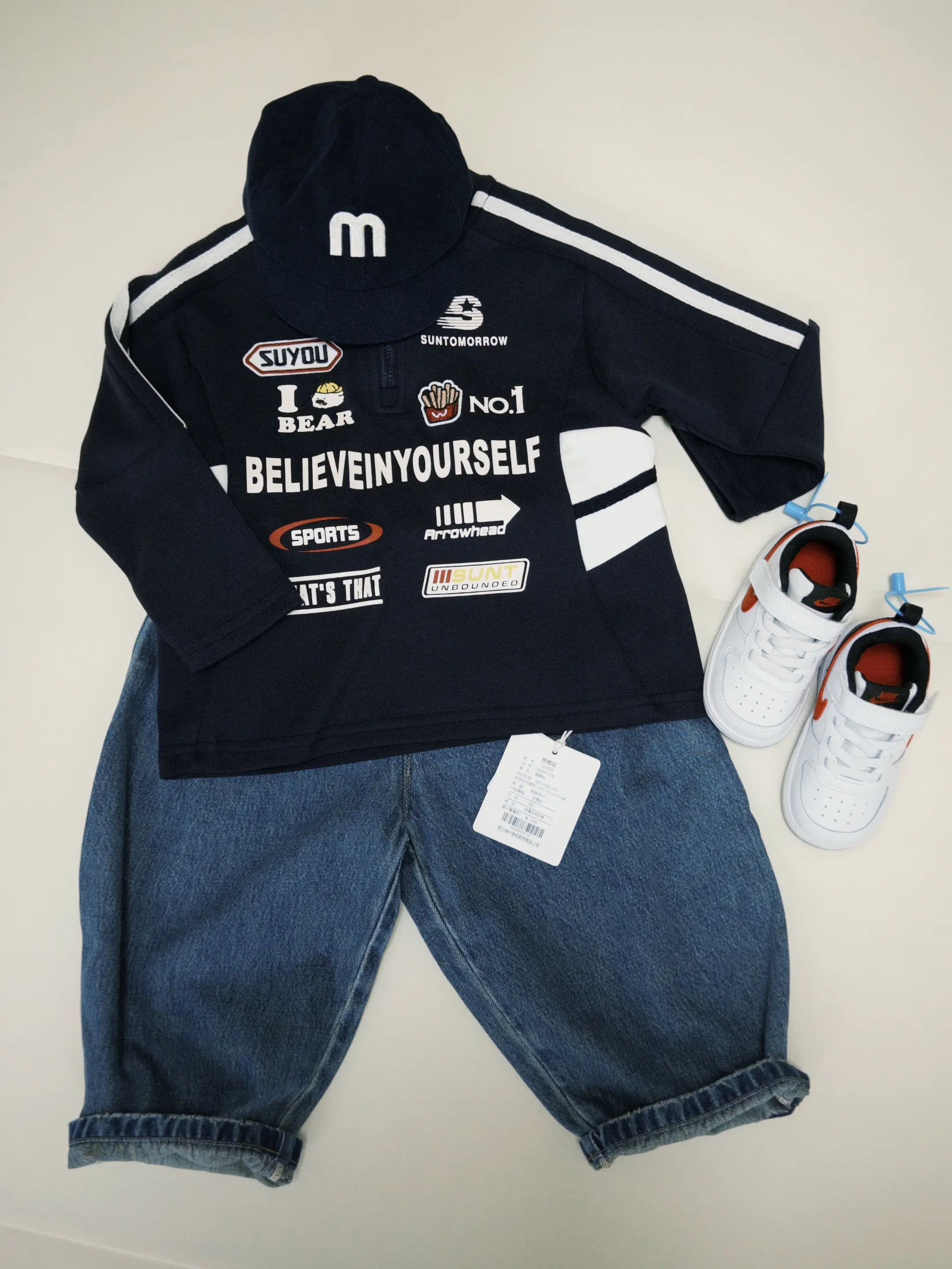 🍃 啊哈 ～ 小孩哥秋天的新衣