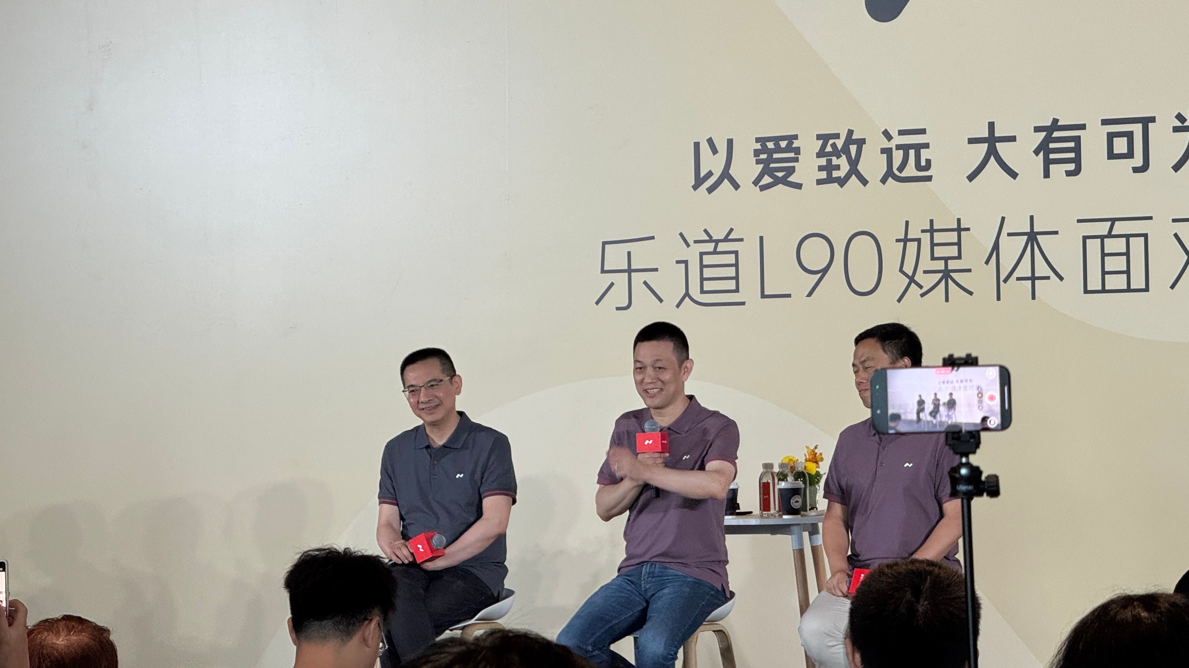 蔚来李斌：昨天发布会现场新增订单比想象中多很多很多。看来带货感还是有效的。特来哥