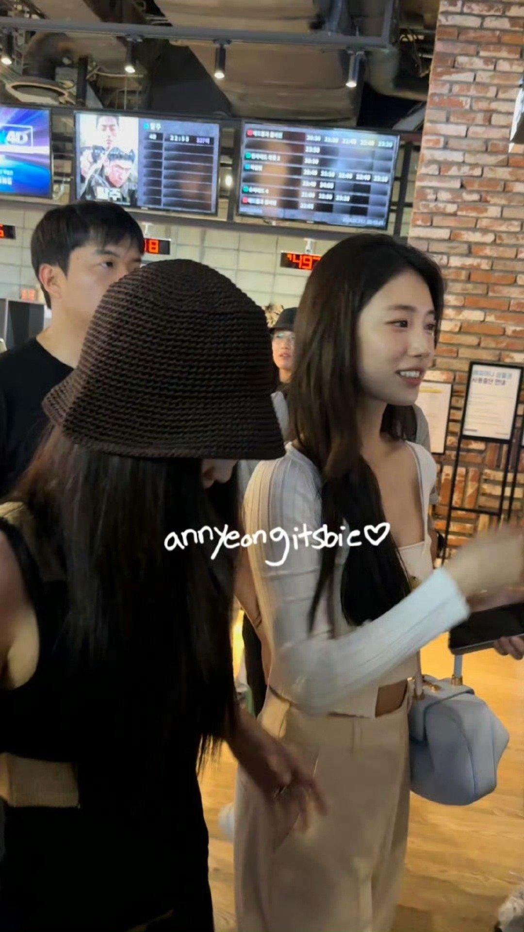 #Jennie秀智一起去看试映会# 两位都好漂亮🫶🏻🫶🏻 ​​​