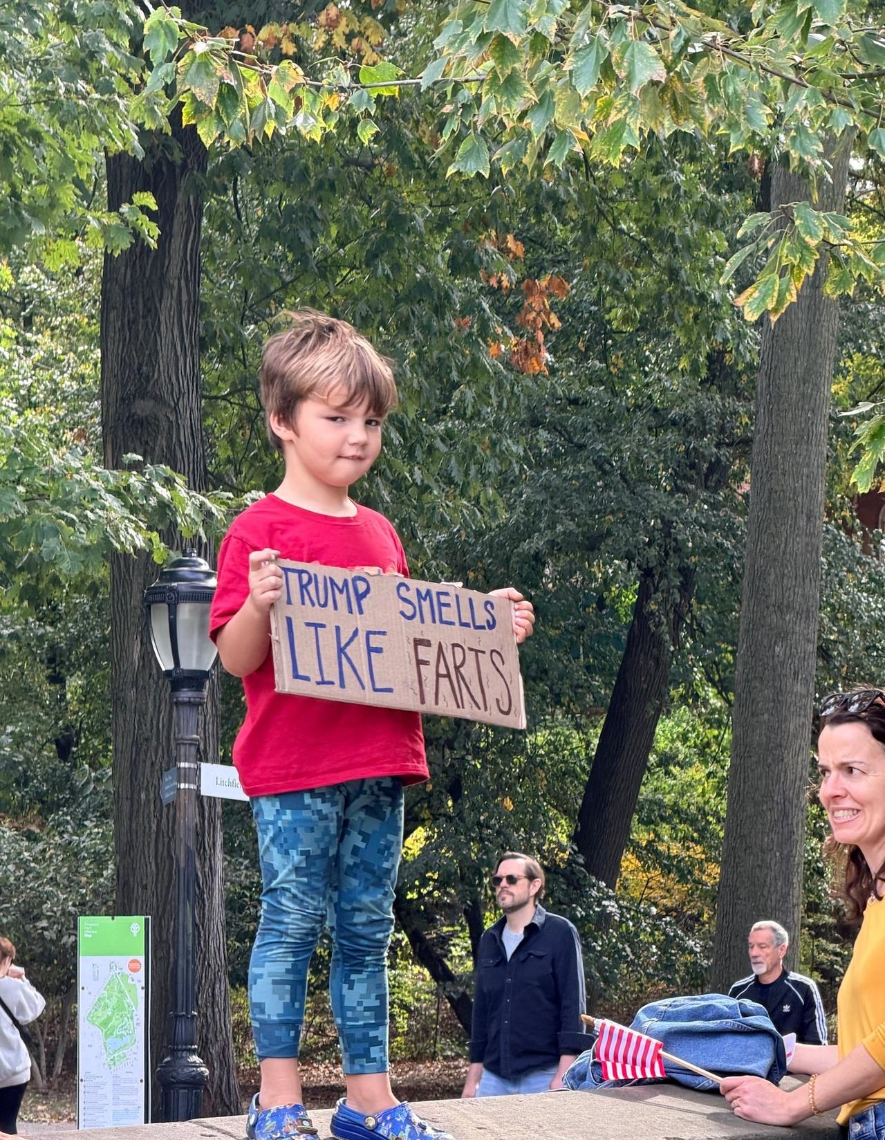 外网都传疯了，传疯了。
全美今天”No Kings”抗议游行，还看啥新闻，就这些