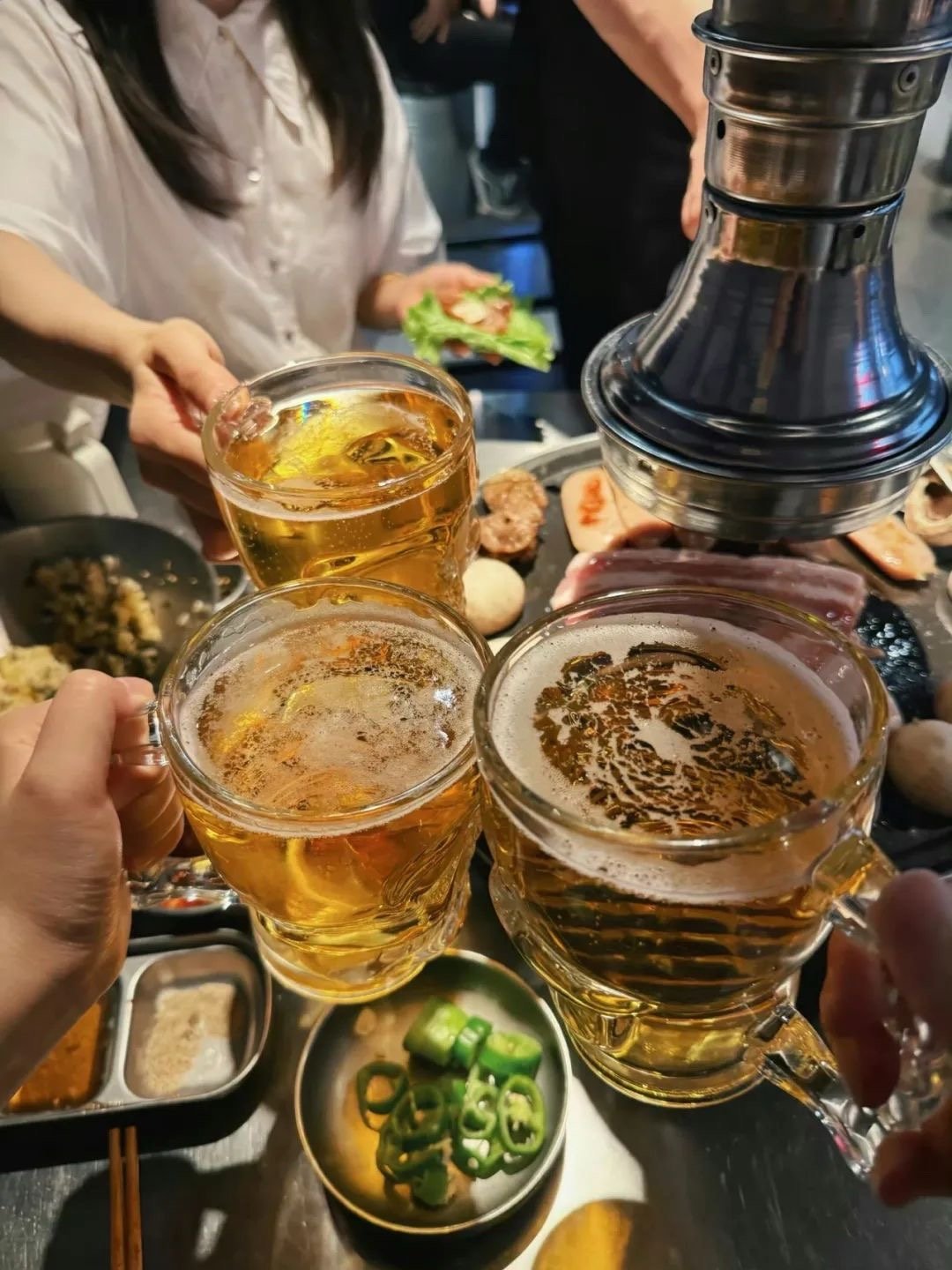 上班已经那么苦，不喝点酒心里堵 ​​​