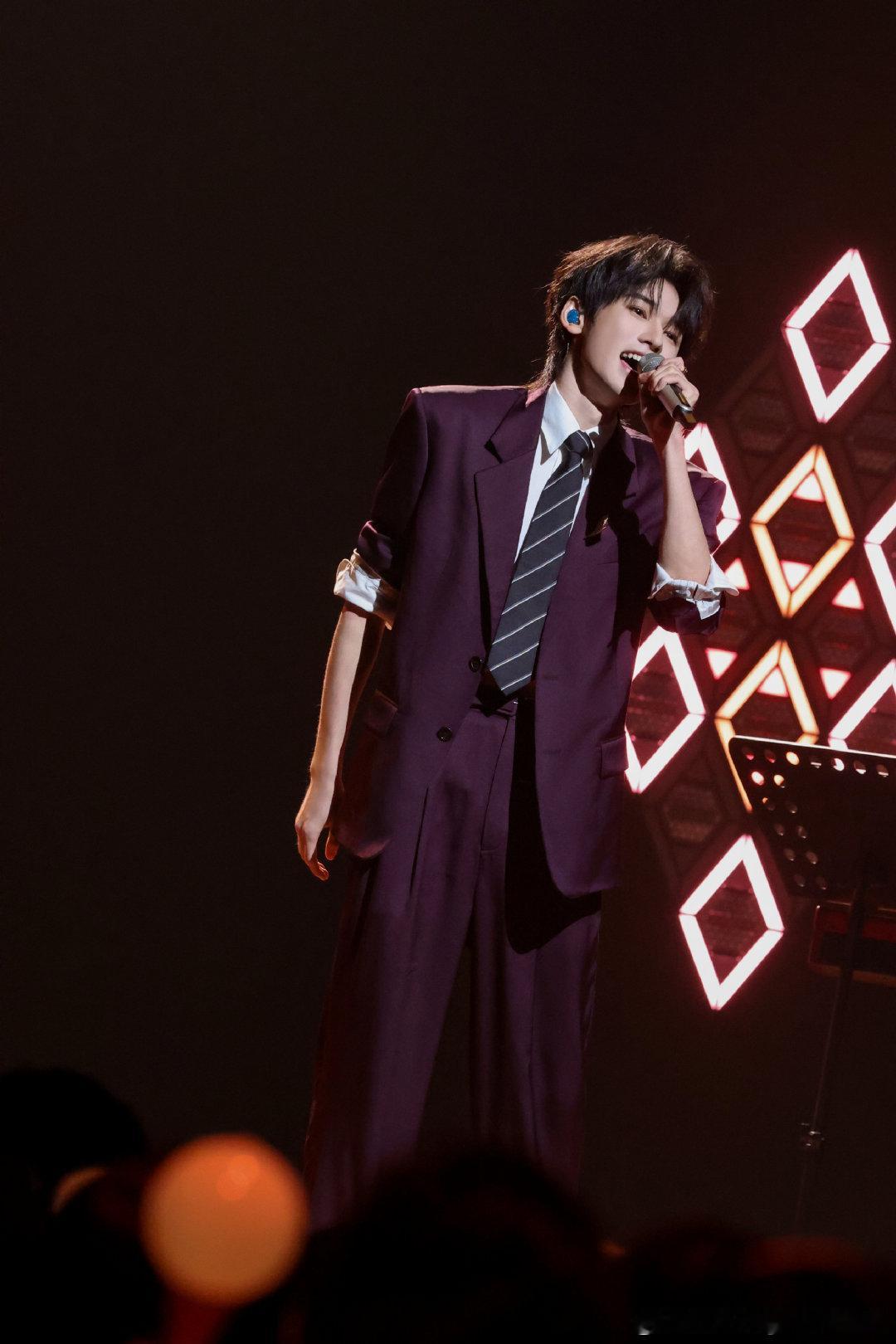 宋亚轩挑战演唱比自己大60岁的夜来香宋亚轩挑战比自己大60岁的夜来香宋亚轩唱《夜