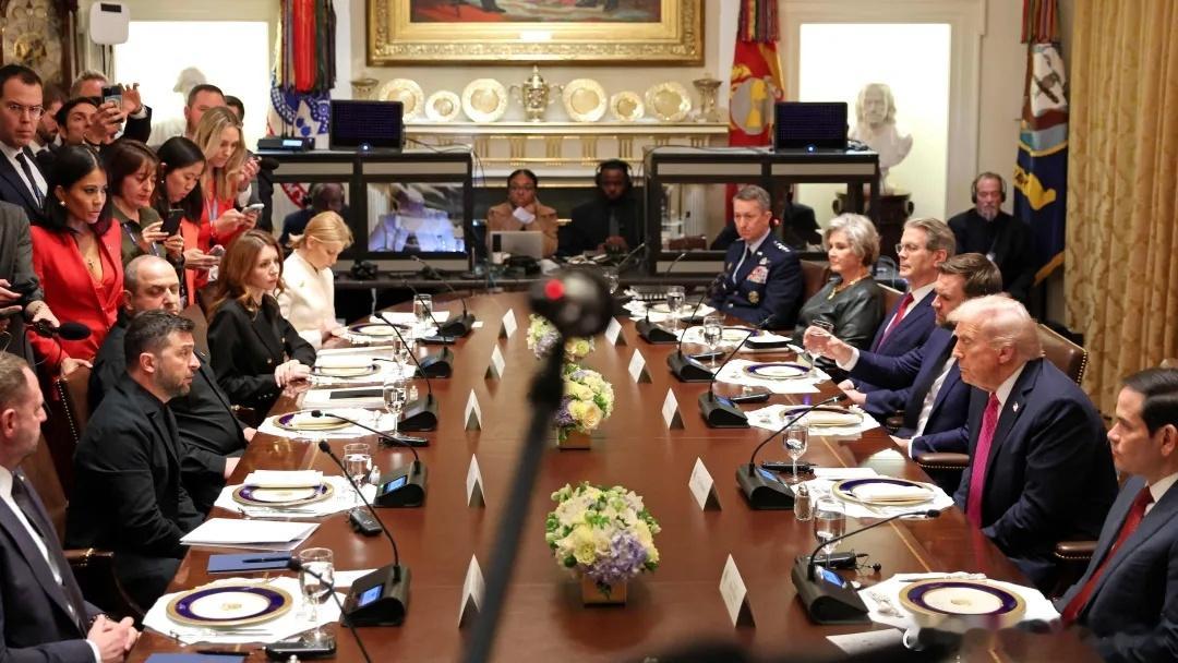 泽连斯基建议用无人机换战斧 泽连斯基八个月内第三次访问白宫，向特朗普提议：无人机