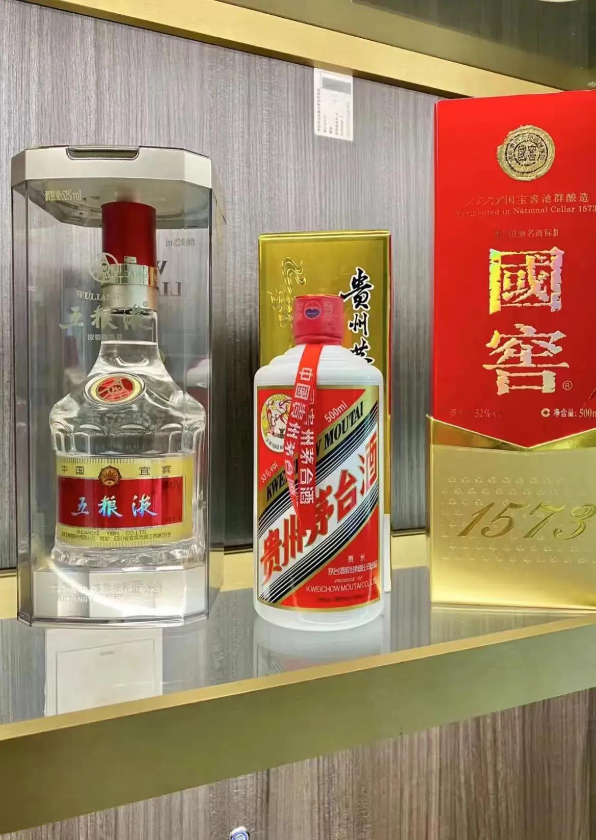 我的朋友最近花了400万买了一栋老领导的二手房。在整理和翻新的时候，我们发现了两