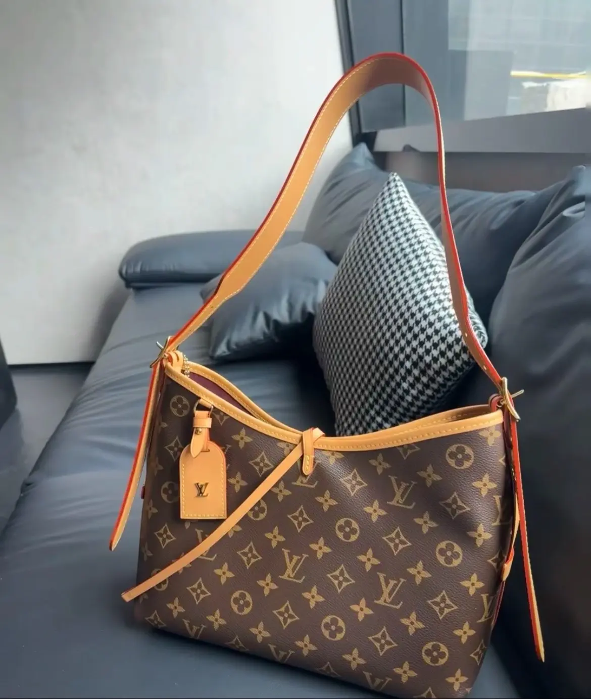 carryall 一直喜欢这个包，不舍得买😅朋友推了一个平替，哈哈哈...