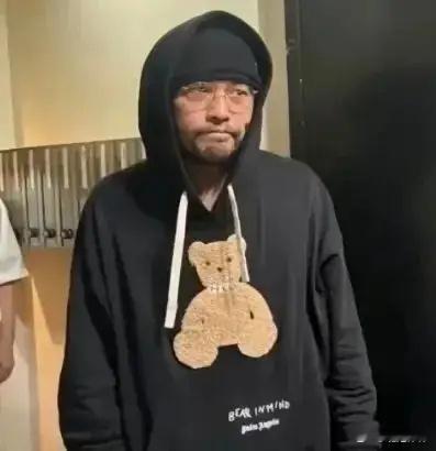 周杰伦 强直性脊柱炎 从青涩少年到乐坛天王，这个疾病一直如影随形，如今病情似乎愈