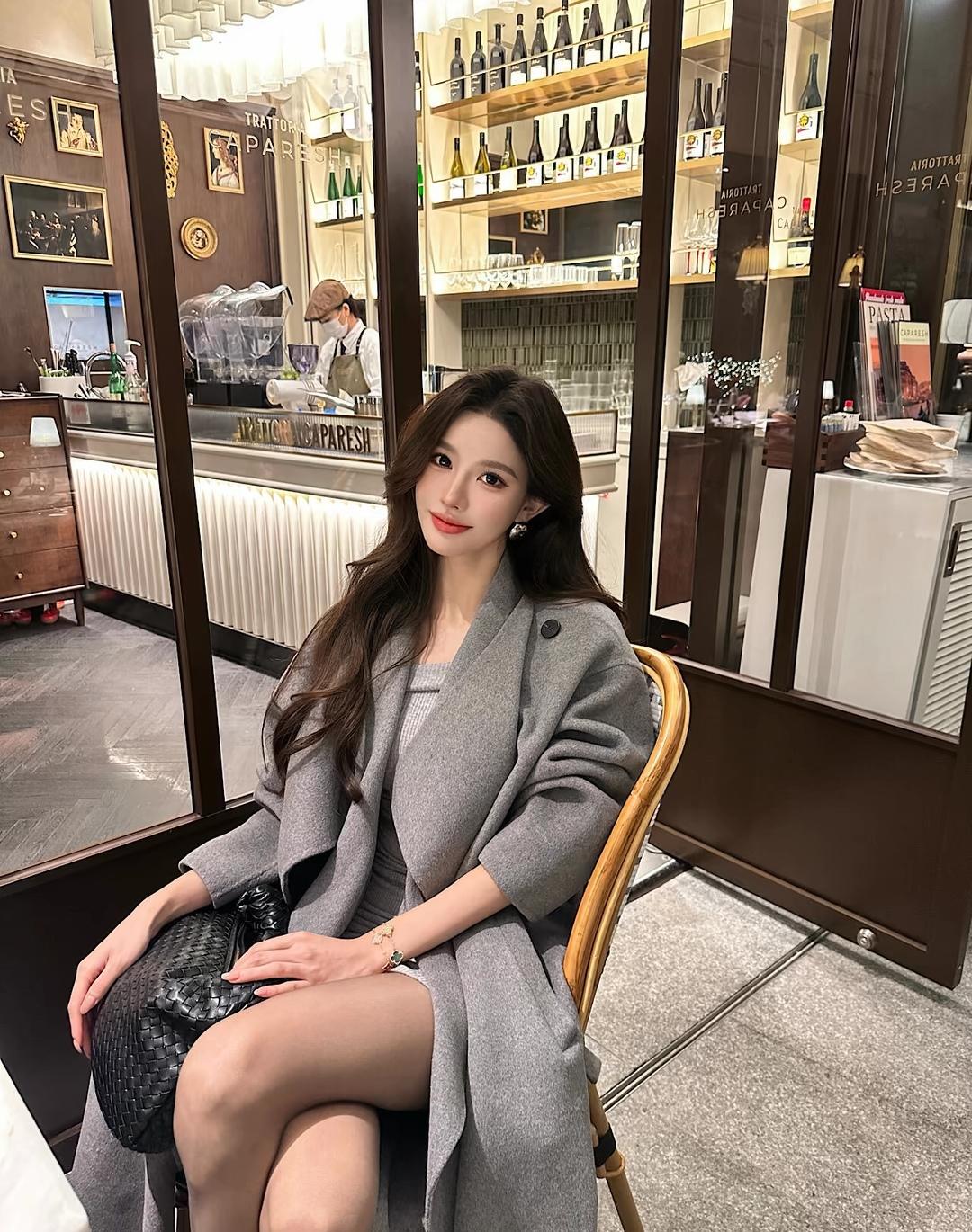 被爱的时候有能力回应爱 不被爱的时候也要有转身就走的勇气 人要为爱倾倒 但不是把