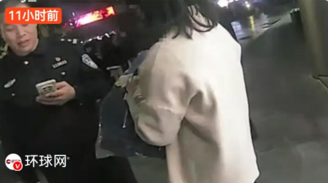 杭州的秋意越来越浓，正是添置换季衣物的时候。家住杭州的李女士，最近就为自己网购了