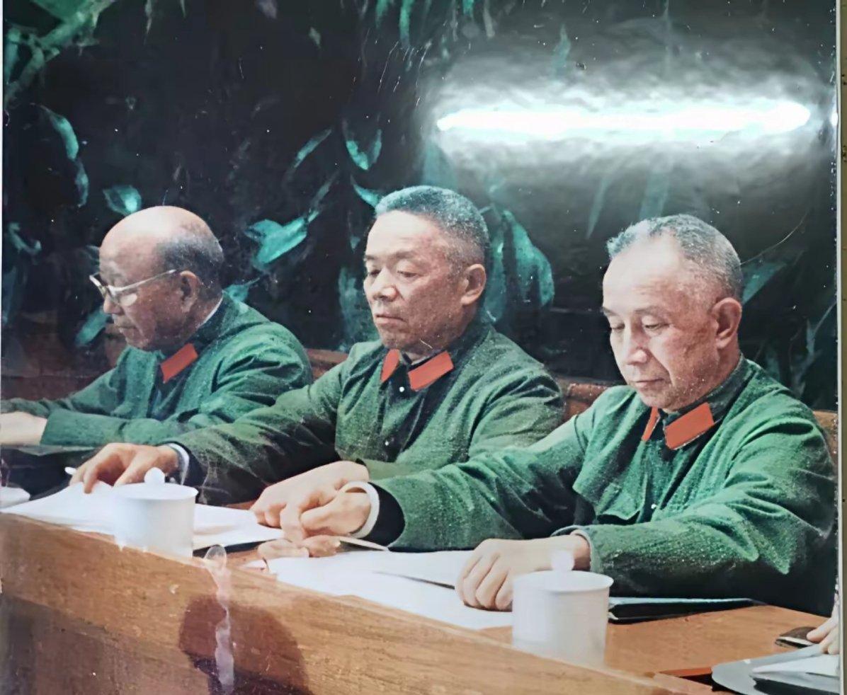 能认出此张老照片里的人是谁的，绝对是位熟读历史的高手！