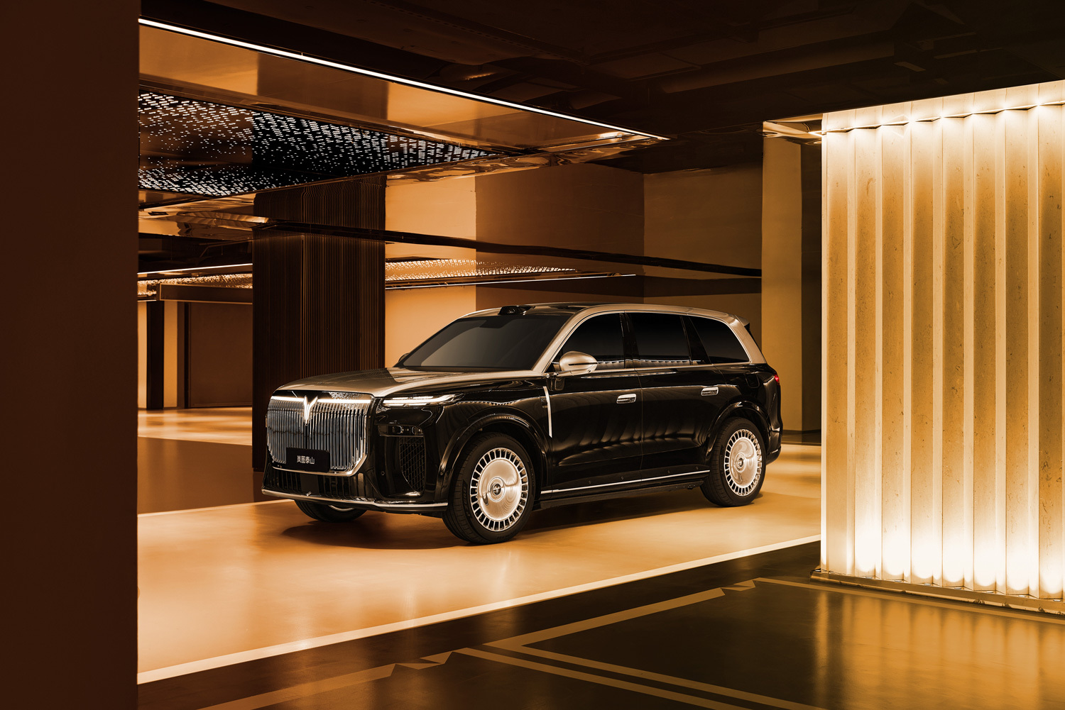 岚图泰山凭什么成为2025最火豪华SUV？2025年中国汽车市场推出最多的就是大