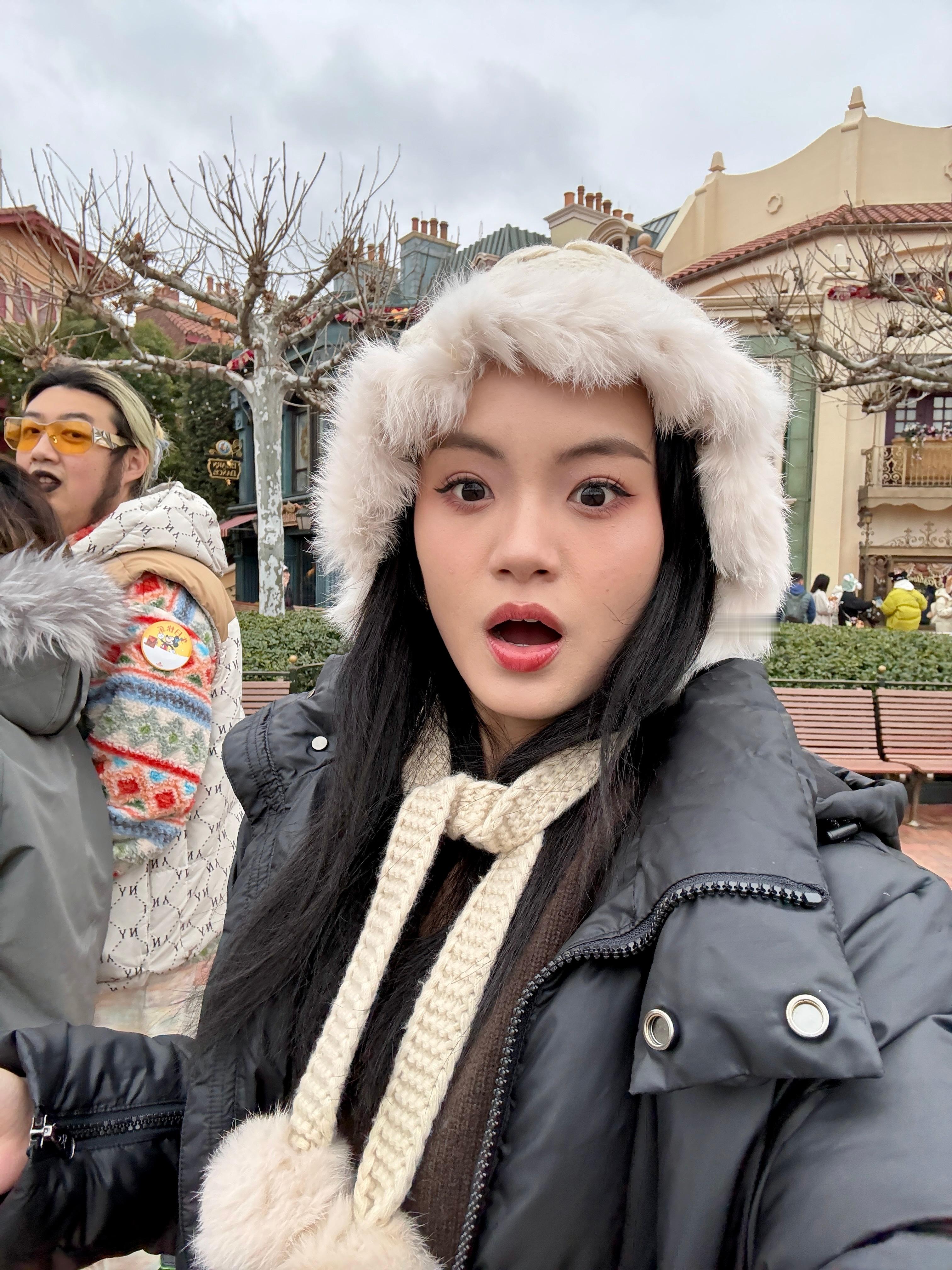 必须纪念一下今天的迪子 小坏天气换来少少的人和速速的项目！！！抱着淋雨心态结果没