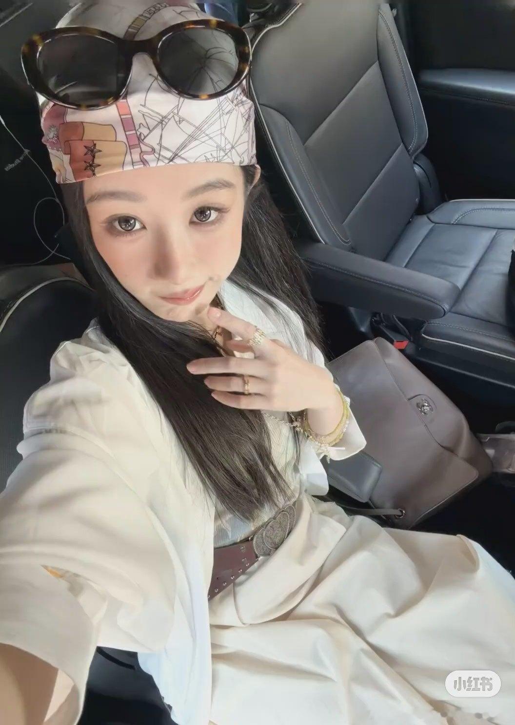 杨紫杨紫 才半个小时没上线，杨紫又出神图啦！葡萄大眼闪闪亮！杨紫董竹君杨紫玉兰花