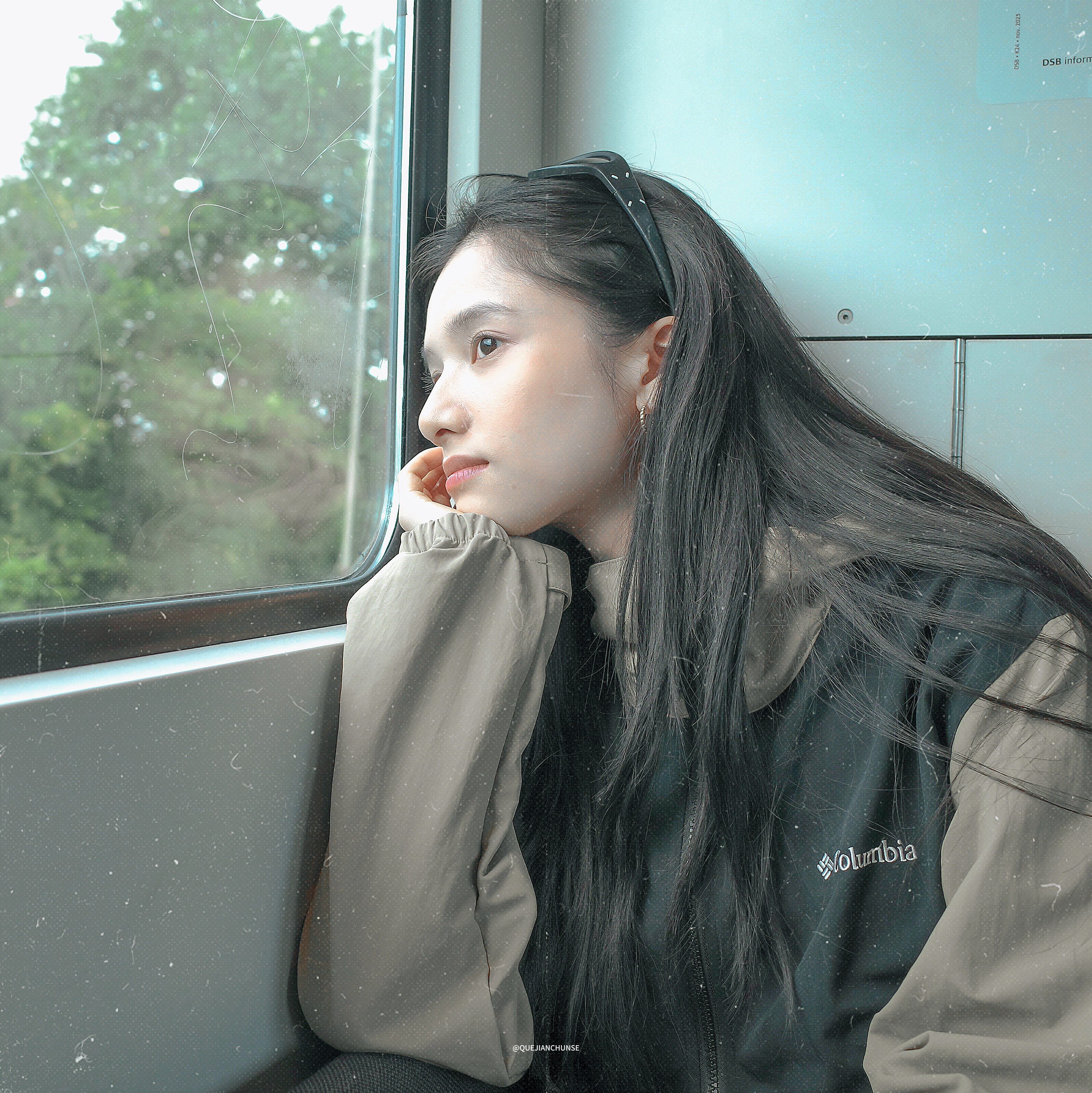 也许思念 是潮湿的木质香...🍂🍏 ▷张婧仪 