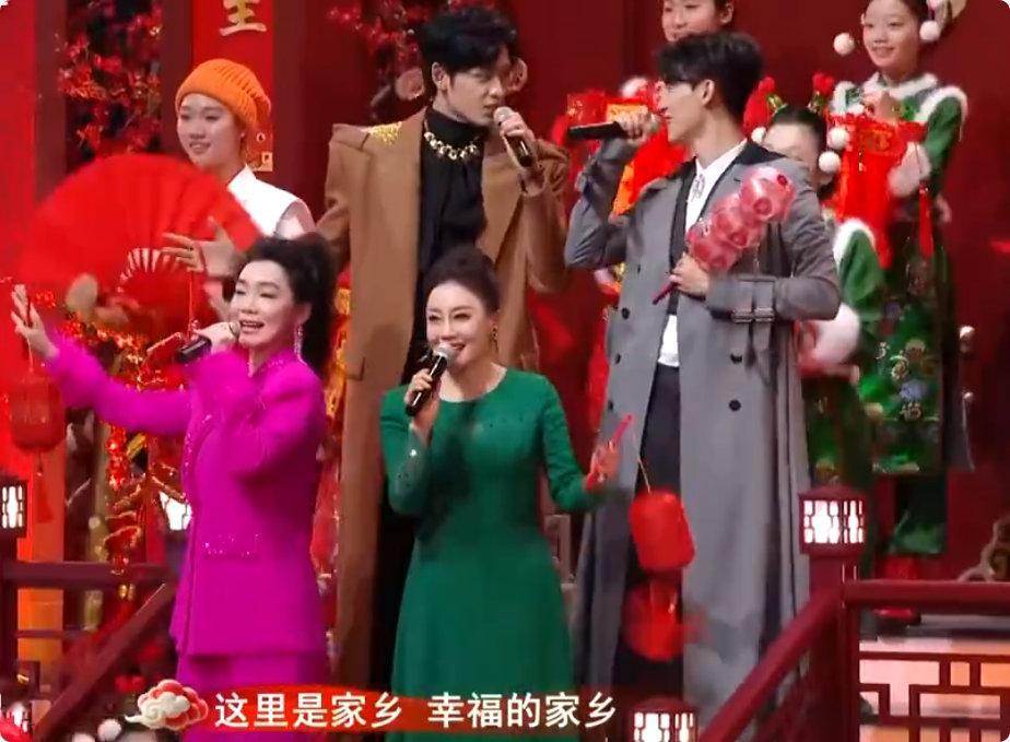 辽宁春晚尽显北方豪迈全家一起看辽视，又笑又燃，这才是过年该有的样子！辽宁春晚