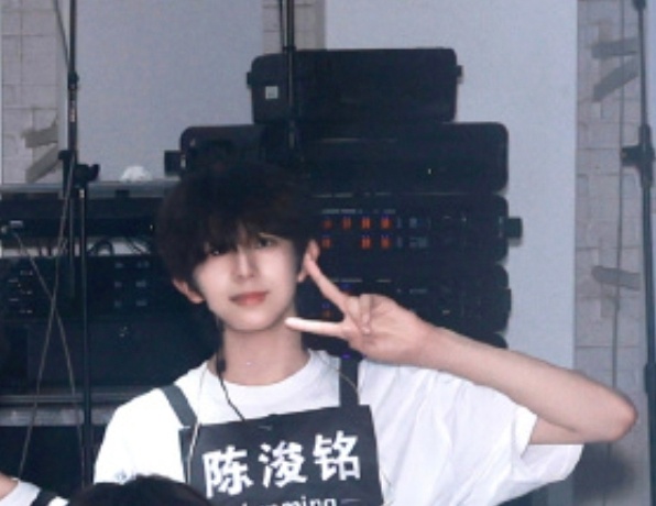 有狙击手所以戴头盔 