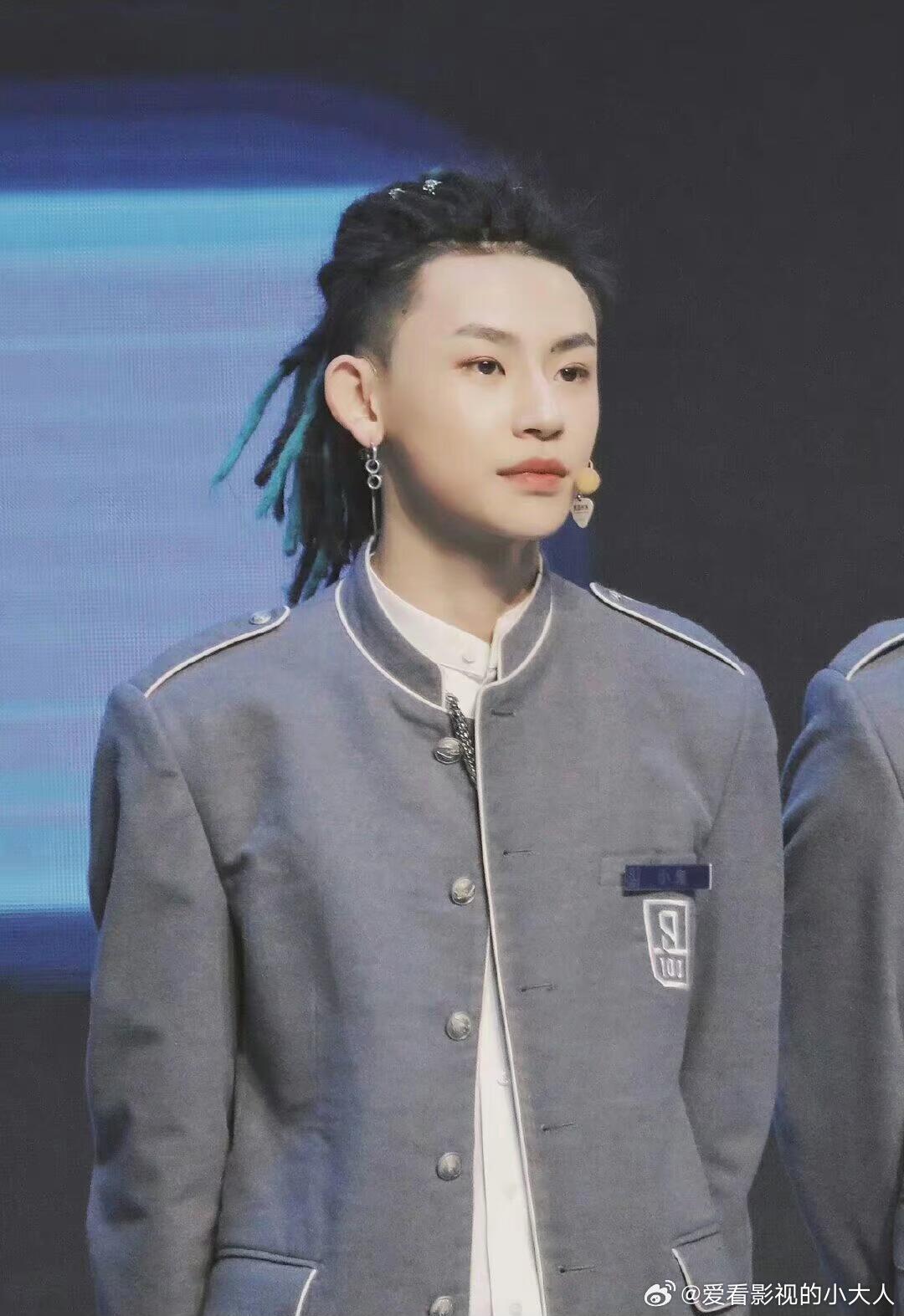 小鬼不敢回看偶练小鬼说不敢回看偶练时的自己偶练限定鲜活少年惹人怀念，小鬼羞于翻看