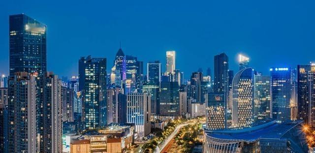 慢门下的武汉“曼哈顿” 遇到了一位全国巡拍的湖南小伙也在爬楼，给我借用了大力夹，