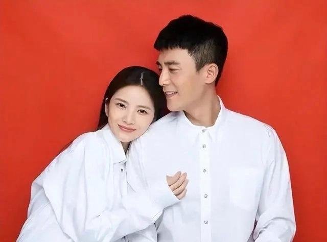#杜淳妻子称去专柜修包被柜姐歧视#据王灿讲述，自己曾在孕期去某专柜维修包包，被漂