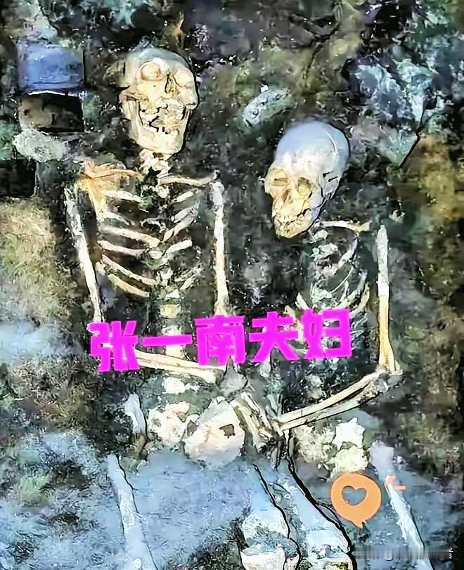 1997年7月，沈阳东华门，工人在施工时，挖掘到两具姿势奇特的遗骸，一男一女，大