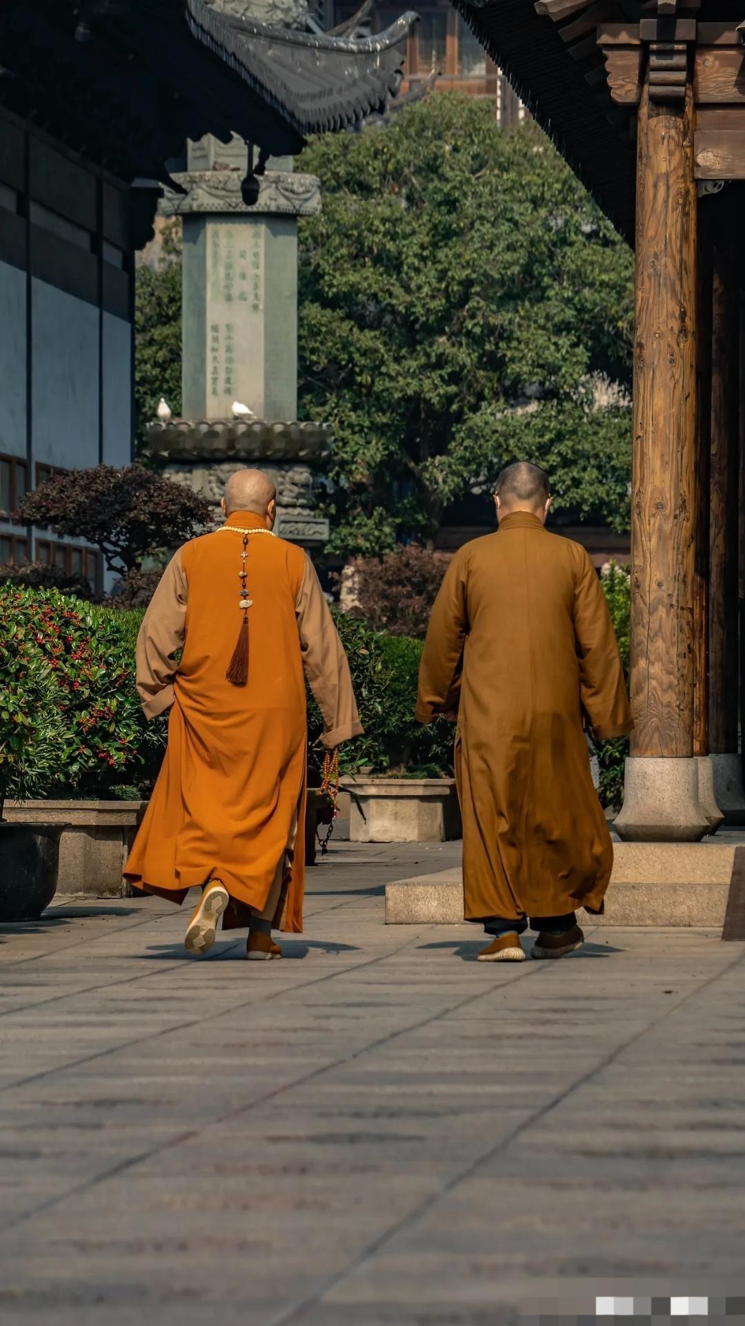 在医院上班多年，发现一个非常奇怪现象。那就是几乎没有看到过尼姑或和尚等出家人去医