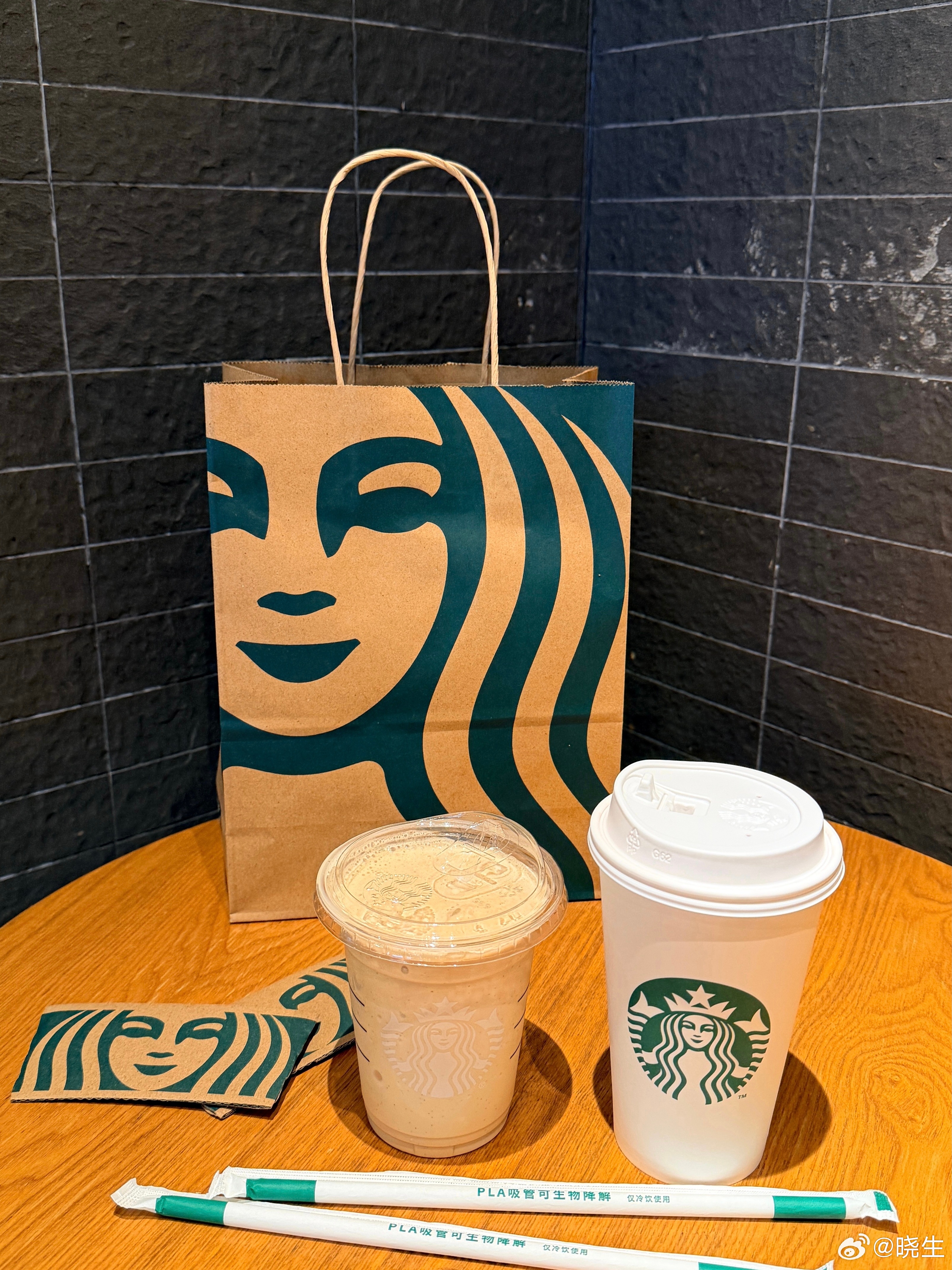 最近其实从我不少来访身上看见一个共性越是情绪感知力复杂的，越容易把自己的颇多想法