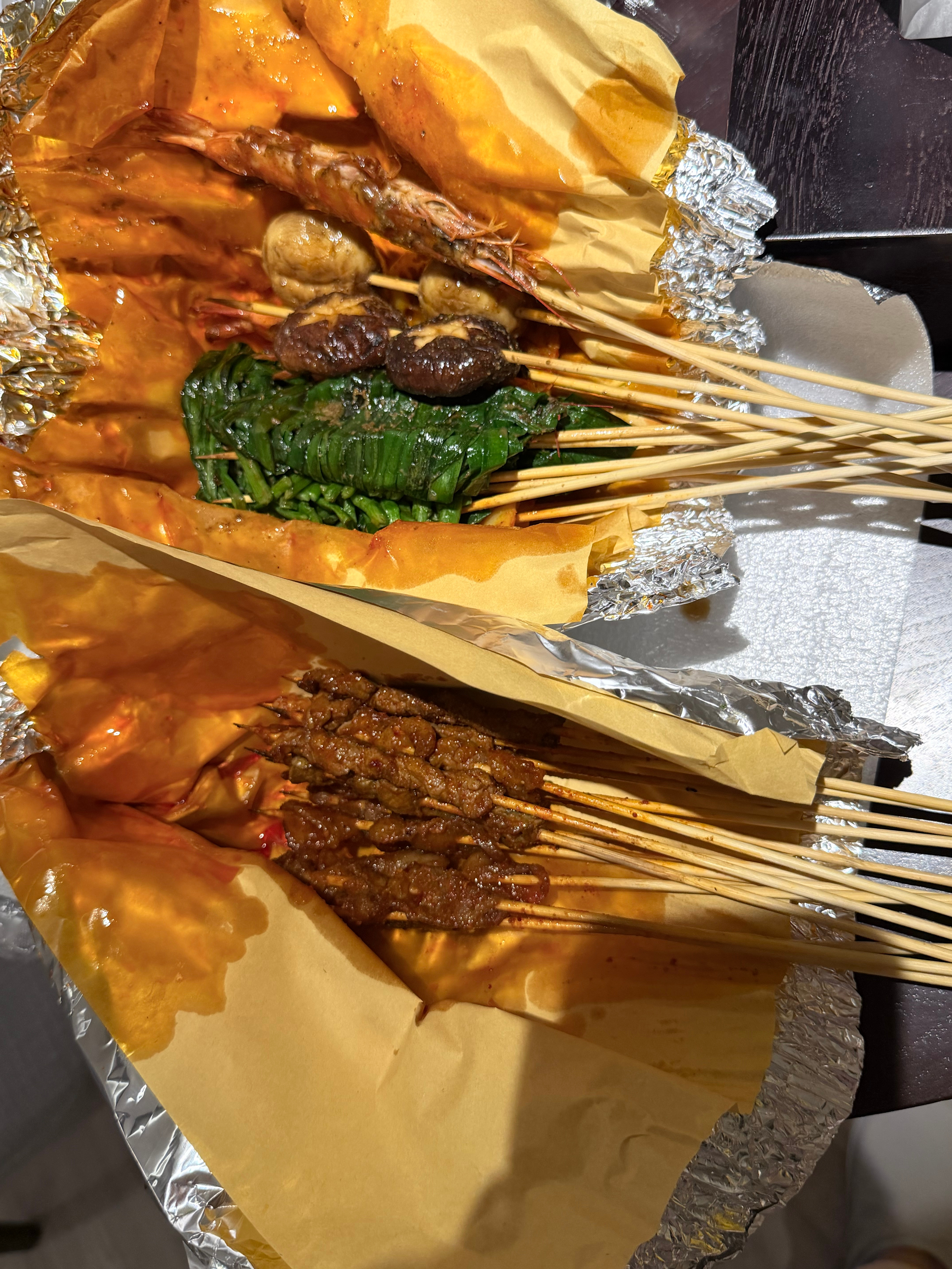 八点吃完饭 十一点上阿三烧烤了！谢谢粉丝推荐 吗的鬼扯手土豆丝巨巨巨好吃 我试吃