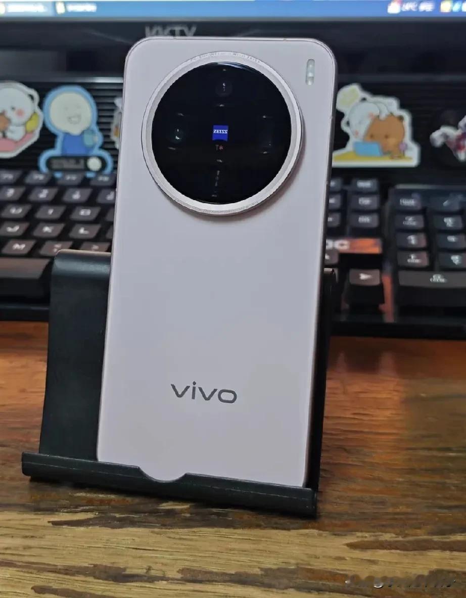 今年用过最舒服的手机了，用惯了6.8英寸屏幕的手机，再来看看x200 pro m