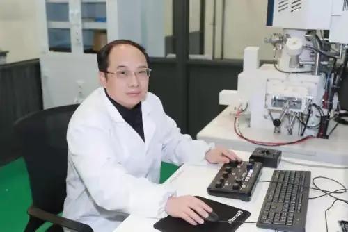 江苏科技大学说他们也是受害者，《中国新闻周刊》问郭某的学术材料为啥能过审，江苏科