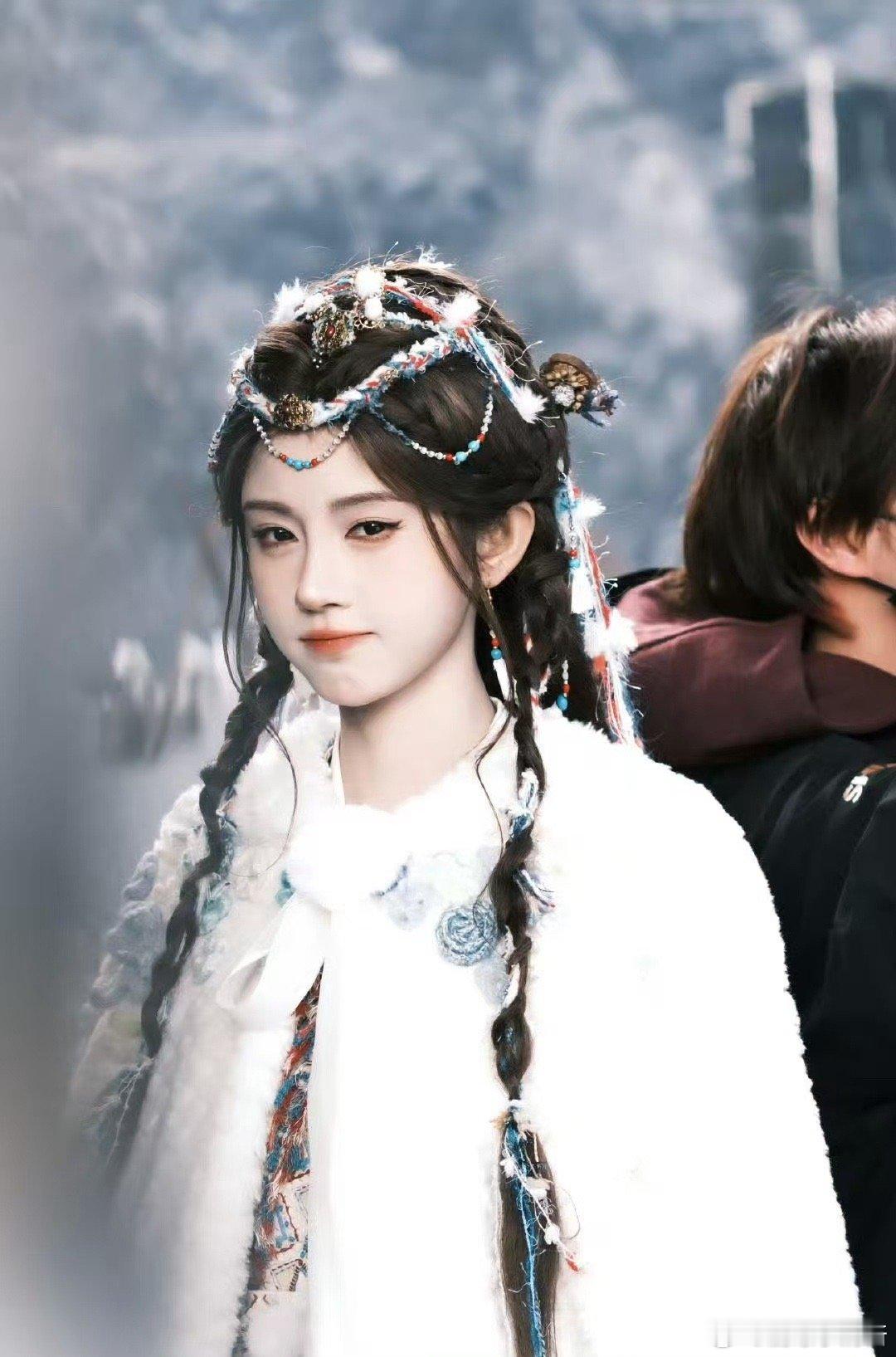 鞠婧祎官宣两部新剧 从《来战》的热血到《万花世界》的奇幻，鞠婧祎解锁双面角色！两