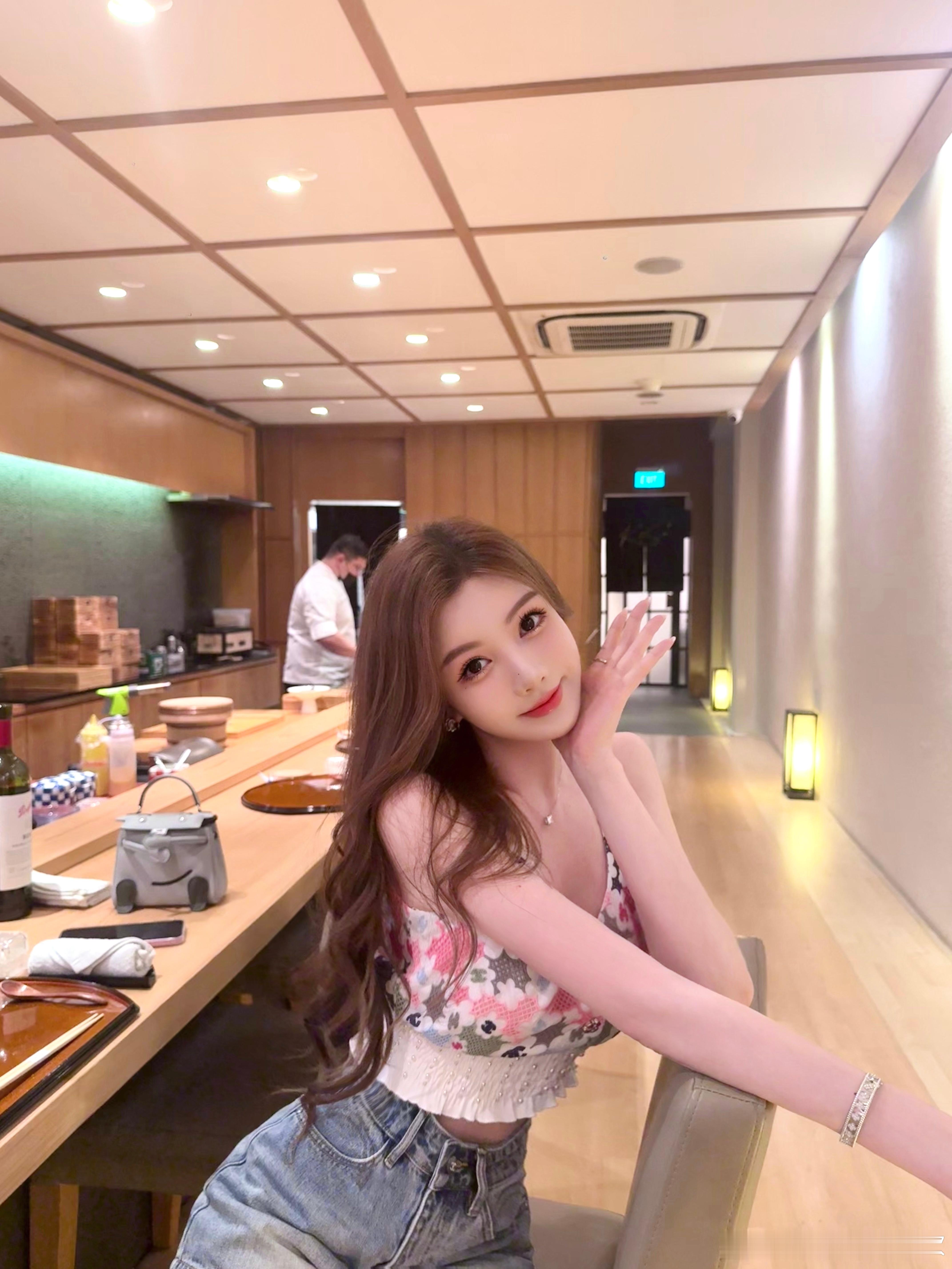 敬我们超十年友谊🍷没人能代替你 即使我们好久不见💞PS：素食餐厅也可以这么精