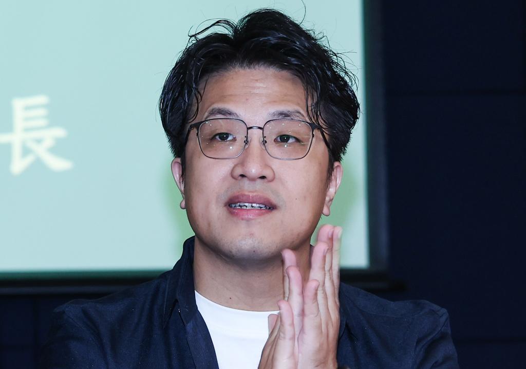 2026年台北市长选举中，民进党正式征召民代沈伯洋，挑战寻求连任的国民党籍现任台