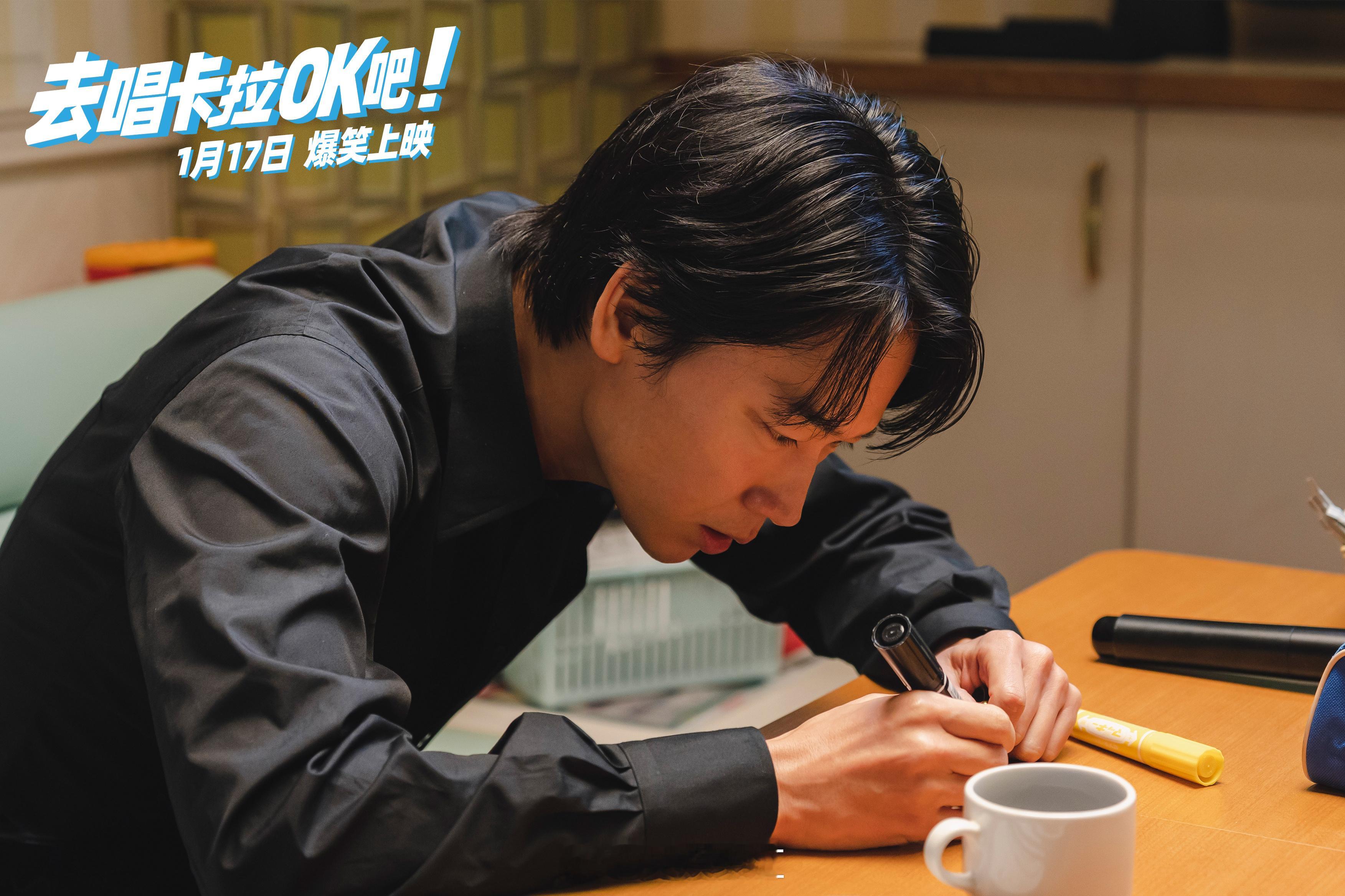 当帮派大佬爱上卡拉OK 当帮派大佬爱上卡拉 OK，哈哈，这奇妙的组合可太绝了！大