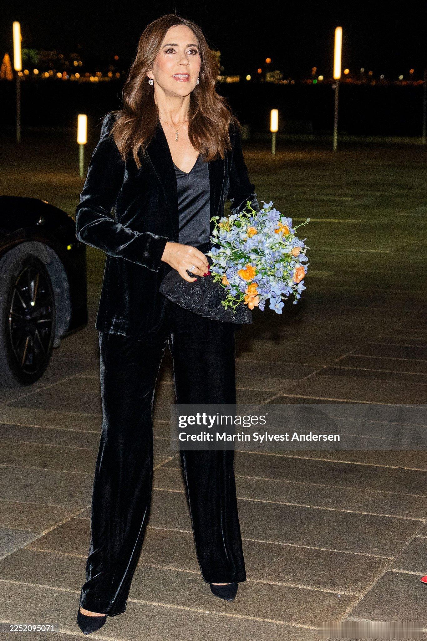 新闻 2025.12.15 丹麦王后玛丽出席在哥本哈根歌剧院举行的“变革奖”暨“