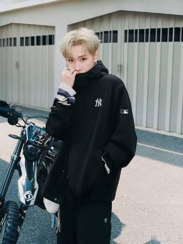 汪苏泷现身马年央视春晚彩排小泷包集体狂喜！汪苏泷现身马年央视春晚彩排现场，路透状